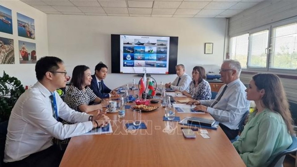 Vietnamese Embassy delegation in Bulgaria.jpg